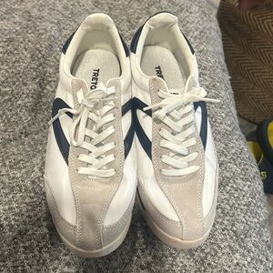 Women’s Tretorn Rawlings White Navy Blue Tennis Shoes Retro Sneakers Size 8 EUC